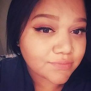 Meet your Posher, Adelina